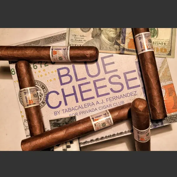 4-gents-cigar-bar-lounge - Queso Azul $100
