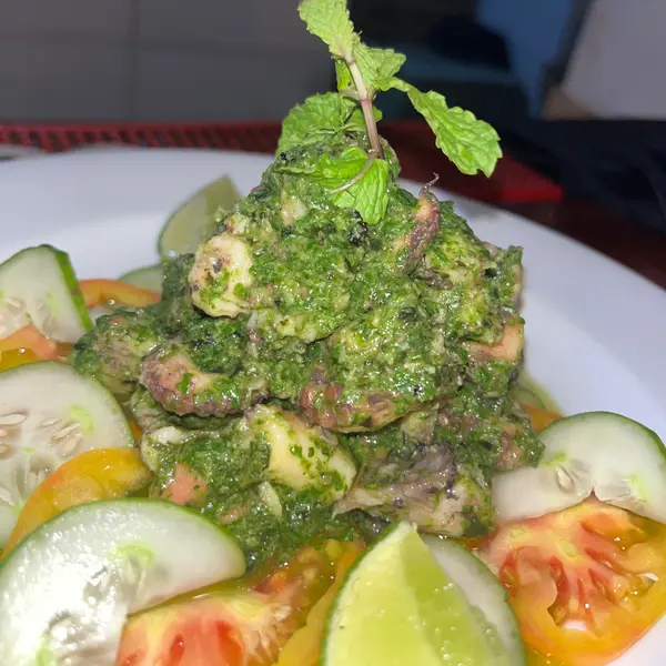 5-esquinas-trattoria - Ensalada de Pulpo y Vegetales en Pesto de Hierbabuena