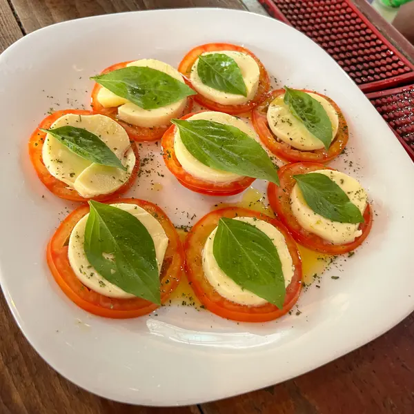 5-esquinas-trattoria - Ensalada Caprese