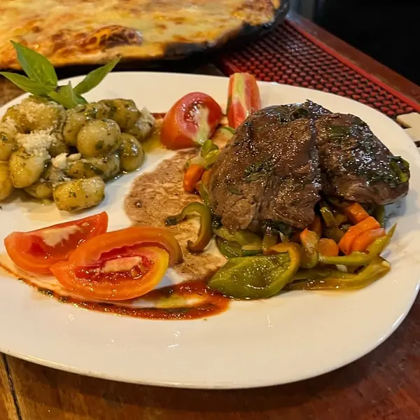 5-esquinas-trattoria - Filete de Res a la Pimienta Verde