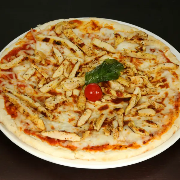 al-zafaran-restaurant - Grilled Chicken Pizza