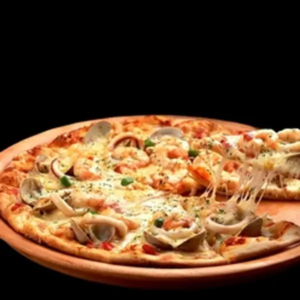 al-zafaran-restaurant - Seafood Pizza