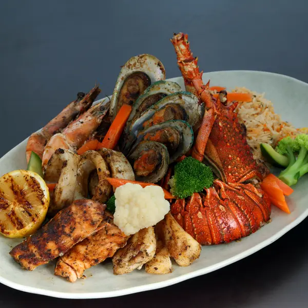 al-zafaran-restaurant - Seafood Platter