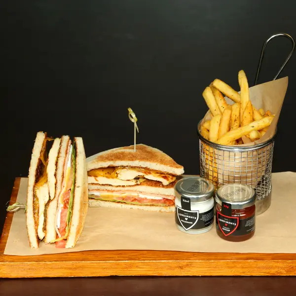 al-zafaran-restaurant - Classic Chicken Club Sandwich