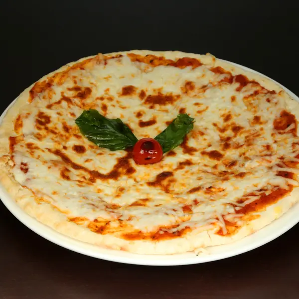 al-zafaran-restaurant - Margherita Pizza (V)