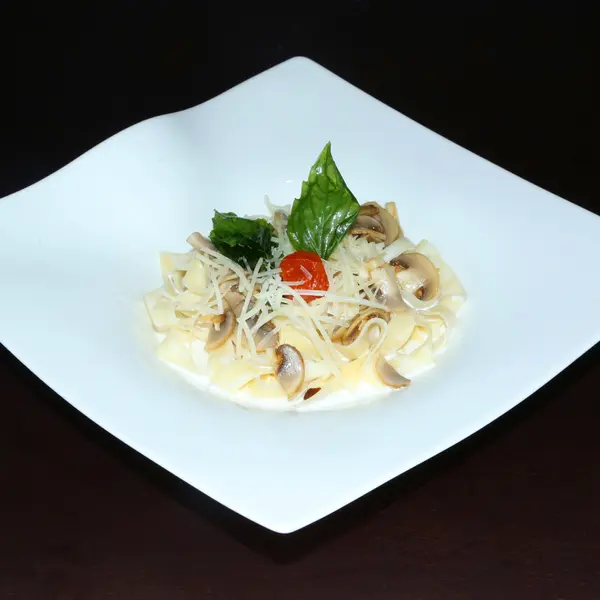 al-zafaran-restaurant - Penne Alfredo