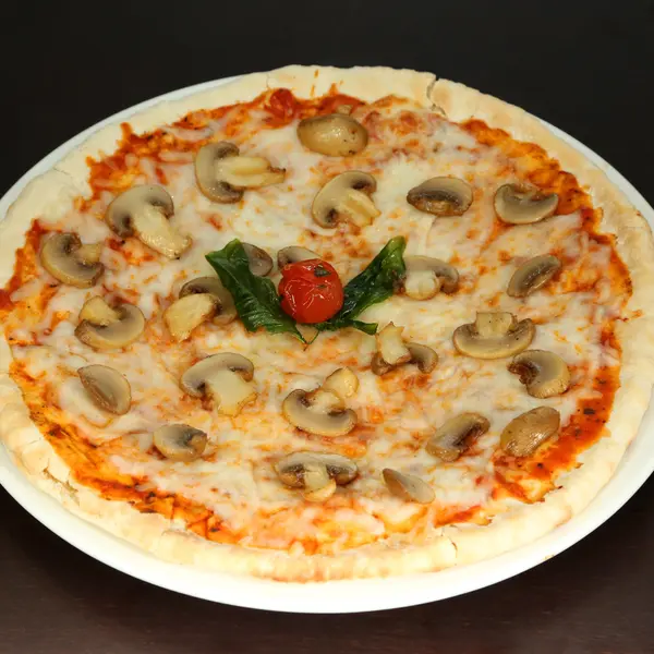 al-zafaran-restaurant - Funghi Pizza (V)