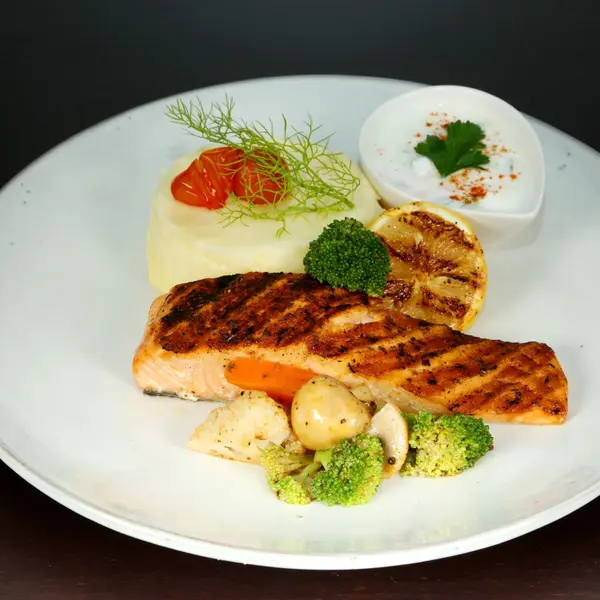 al-zafaran-restaurant - Grilled Salmon