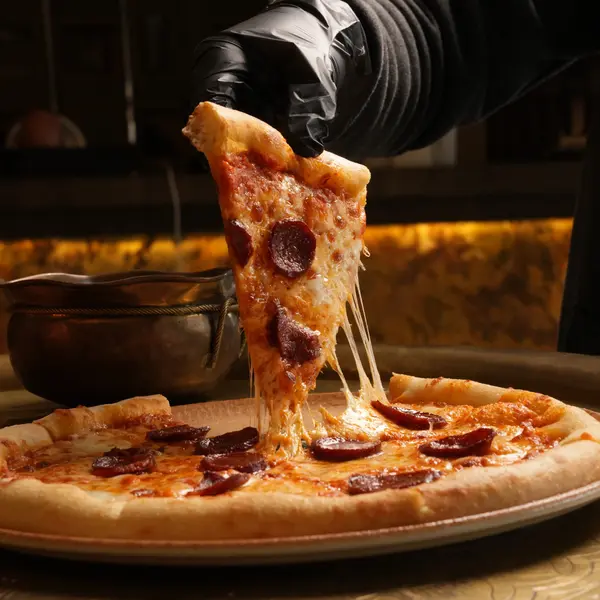 amber-restaurant - بيتزا ببروني