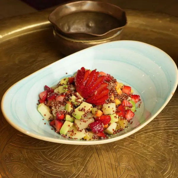 amber-restaurant - سلطة كينوا