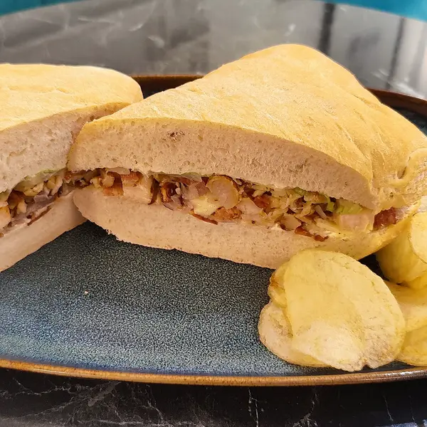 avalon-boutique-cafe-valletta - Chicken Ciabatta