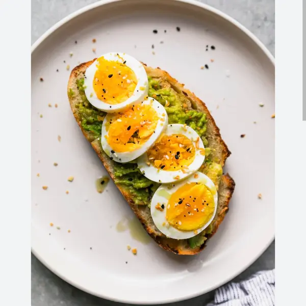 avalon-boutique-cafe-valletta - Avocado & Egg Toast