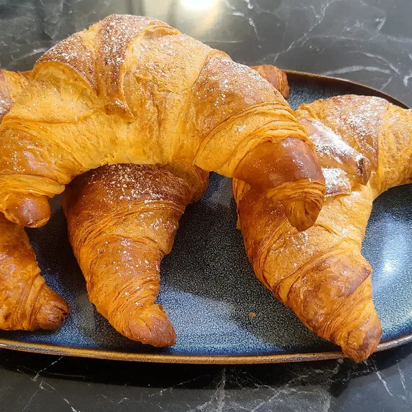 avalon-boutique-cafe-valletta - Croissant with Jam (on the side)