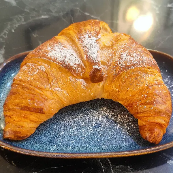 avalon-boutique-cafe-valletta - Plain Croissant