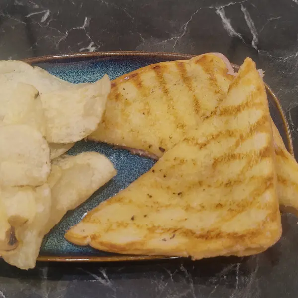 avalon-boutique-cafe-valletta - Ham Toast