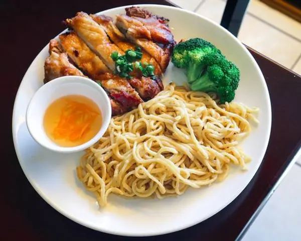 bac-lieu-restaurant - M1.  Garlic Noodle with 5 Spiced Chicken