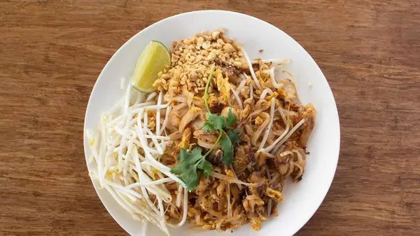 bamboo-house - Chicken Pad Thai