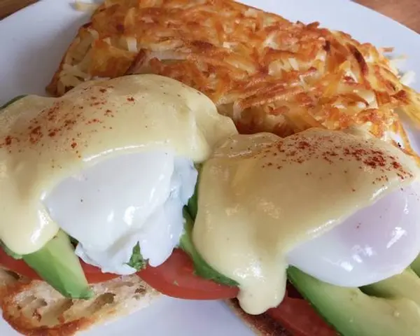 bannings-restaurant-and-pie-house - Avocado Benedict