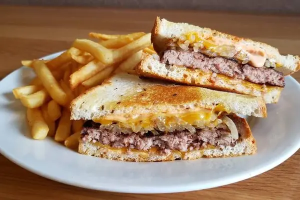 bannings-restaurant-and-pie-house - Patty Melt Burger