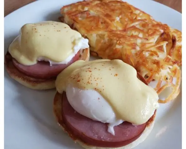 bannings-restaurant-and-pie-house - Eggs Benedict 