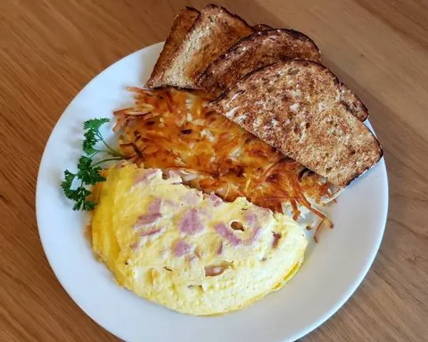 bannings-restaurant-and-pie-house - Ham and Cheese Omelet