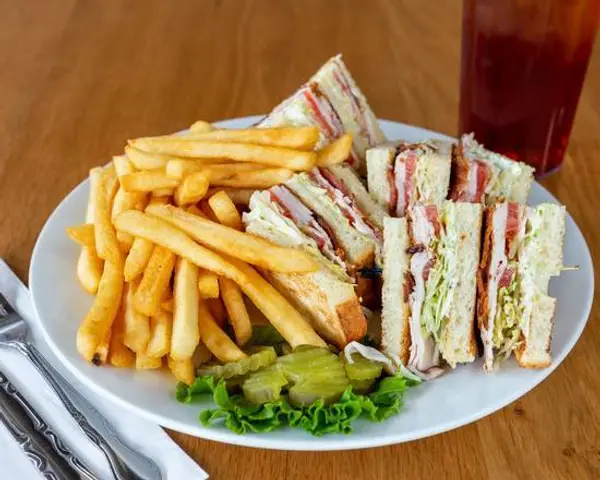 bannings-restaurant-and-pie-house - Clubhouse Sandwich