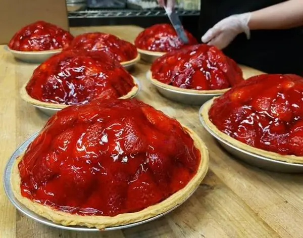 bannings-restaurant-and-pie-house - Whole Fresh Strawberry Pie