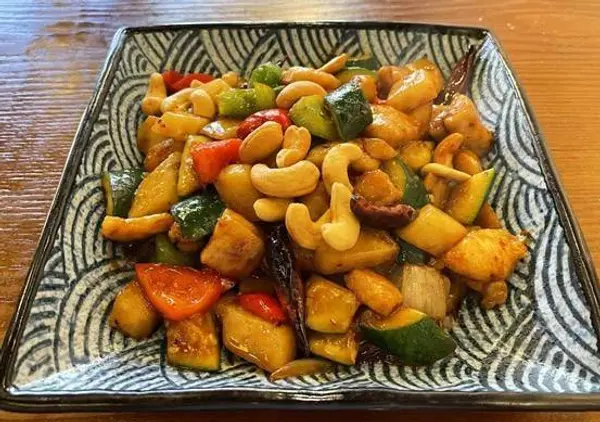 bao - Cashew Kung Pao Chicken