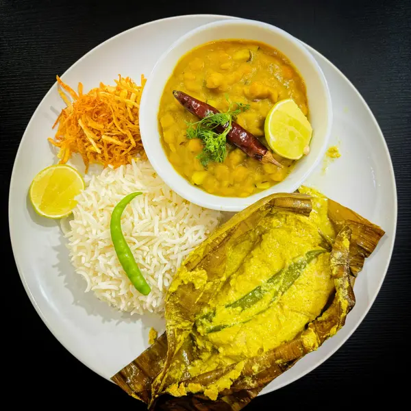 bengal-on-a-plate-kokapet - bhetki paturi combo