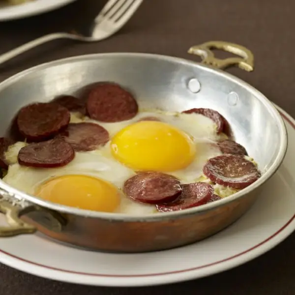 beyoglu-coffee-cake - Sucuklu yumurta fried egg with garlic sausage