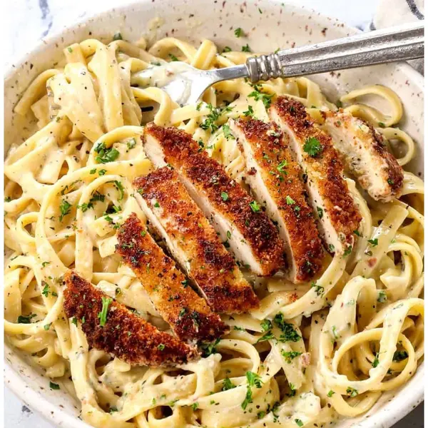 beyoglu-coffee-cake - Bandnudeln „Chicken Alfredo“