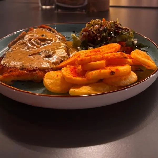 beyoglu-coffee-cake - Hähnchen Schnitzel mit Champignon-Rahmsauce