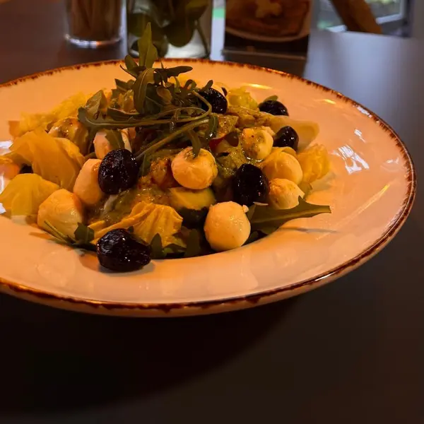 beyoglu-coffee-cake - Mozzarella Salat