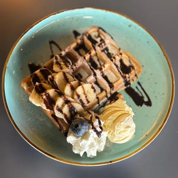 beyoglu-coffee-cake - Waffel mit Bananen