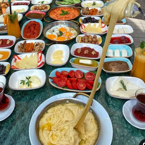 beyoglu-coffee-cake - Mixed Breakfast for 1 Person - Frühstück