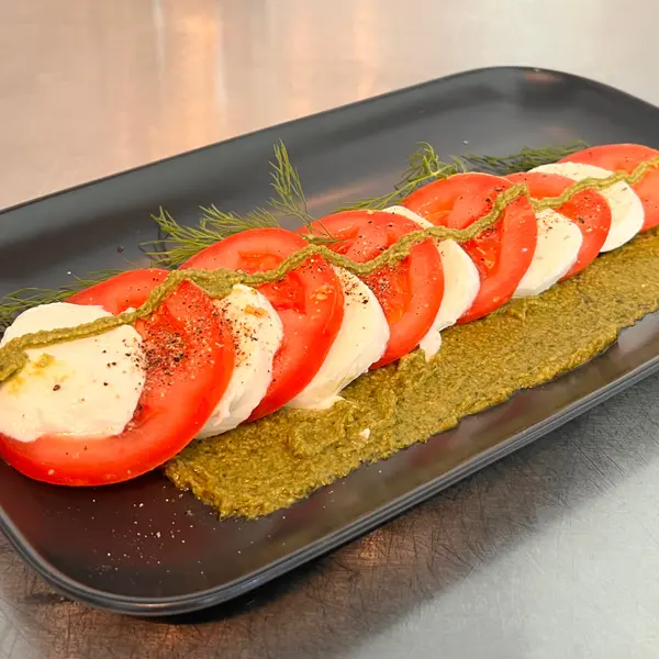 bistro-240 - Salada de Mozzarella de Búfala e Tomate