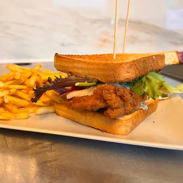 bistro-240 - Chicken Sandwich