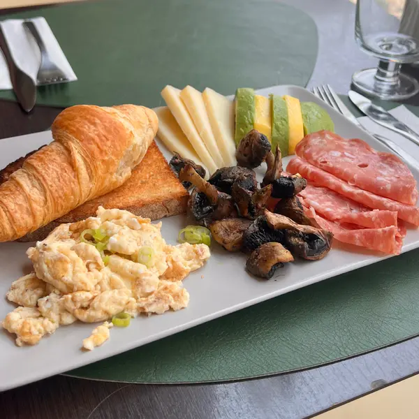 bistro-240 - Continental Brunch