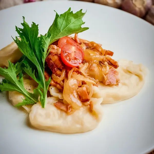 bistro-warszawa - Z Rusi, z wedzonym serem z okrasa / Potato and smoked cheese with bacon and onion