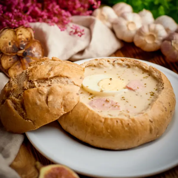 bistro-warszawa - Zurek w chlebie / Classic sour rye soup in a bread