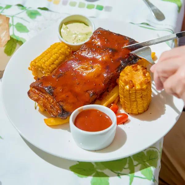 bistro-warszawa - Zeberka pieczone (meska porcja)/ Baked pork ribs (manly portion)