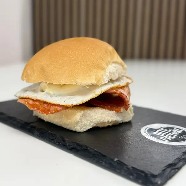 bite-factory - Bacon & Egg Bap