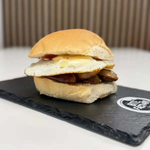 bite-factory - Sausage & Egg Bap