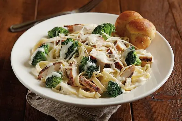 bjs-restaurant-brewhouse - Grilled Chicken Alfredo