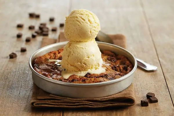 bjs-restaurant-brewhouse - Chocolate Chunk Pizookie®