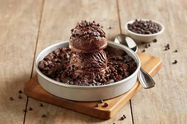 bjs-restaurant-brewhouse - Triple Chocolate Pizookie® Made With Ghirardelli®