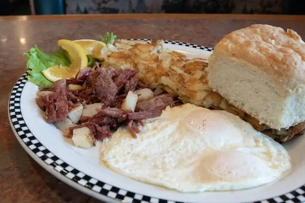 black-bear-diner - Corned Beef Hash & Eggs