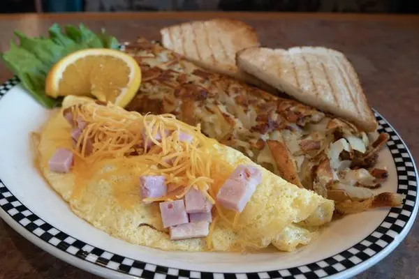 black-bear-diner - Ham & Cheese Omelette