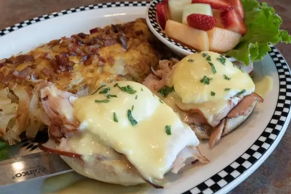 black-bear-diner - Classic Eggs Benedict