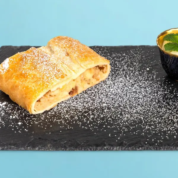 bobo-chic - Apple strudel (+ ice cream €2.50)